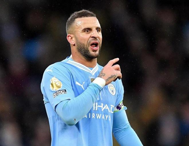 记者：库尔图瓦也伤了，将不会参加11月份国家队比赛（记者称库尔图瓦受伤，11月无缘国家队比赛）