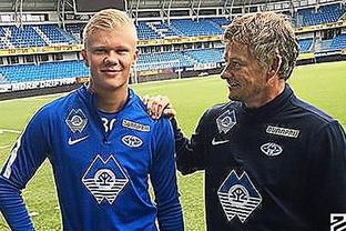 图片报：多特高层需要考虑是否在明年夏天提前出售阿德耶米（图片报：多特管理层正评估是否在明夏提前出售阿德耶米）