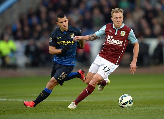 梅西太内向了，主持人说第一句就想拿着奖杯走，不到三年拿四冠（梅西被调侃太内向：刚开口就想捧杯走人，三年未满豪取四冠）